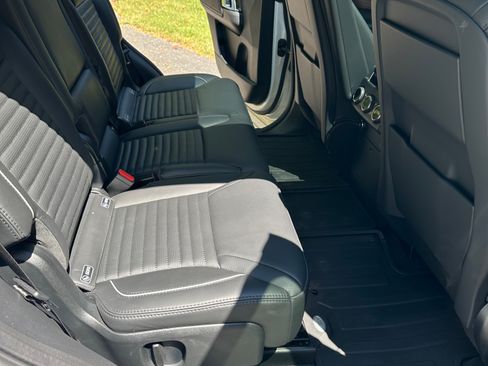 Used 2020 Land Rover Discovery HSE Luxury image 17