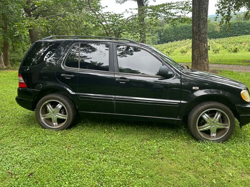 Used 1998 Mercedes-Benz ML 320 ML 320 Sport Utility 4D image 5