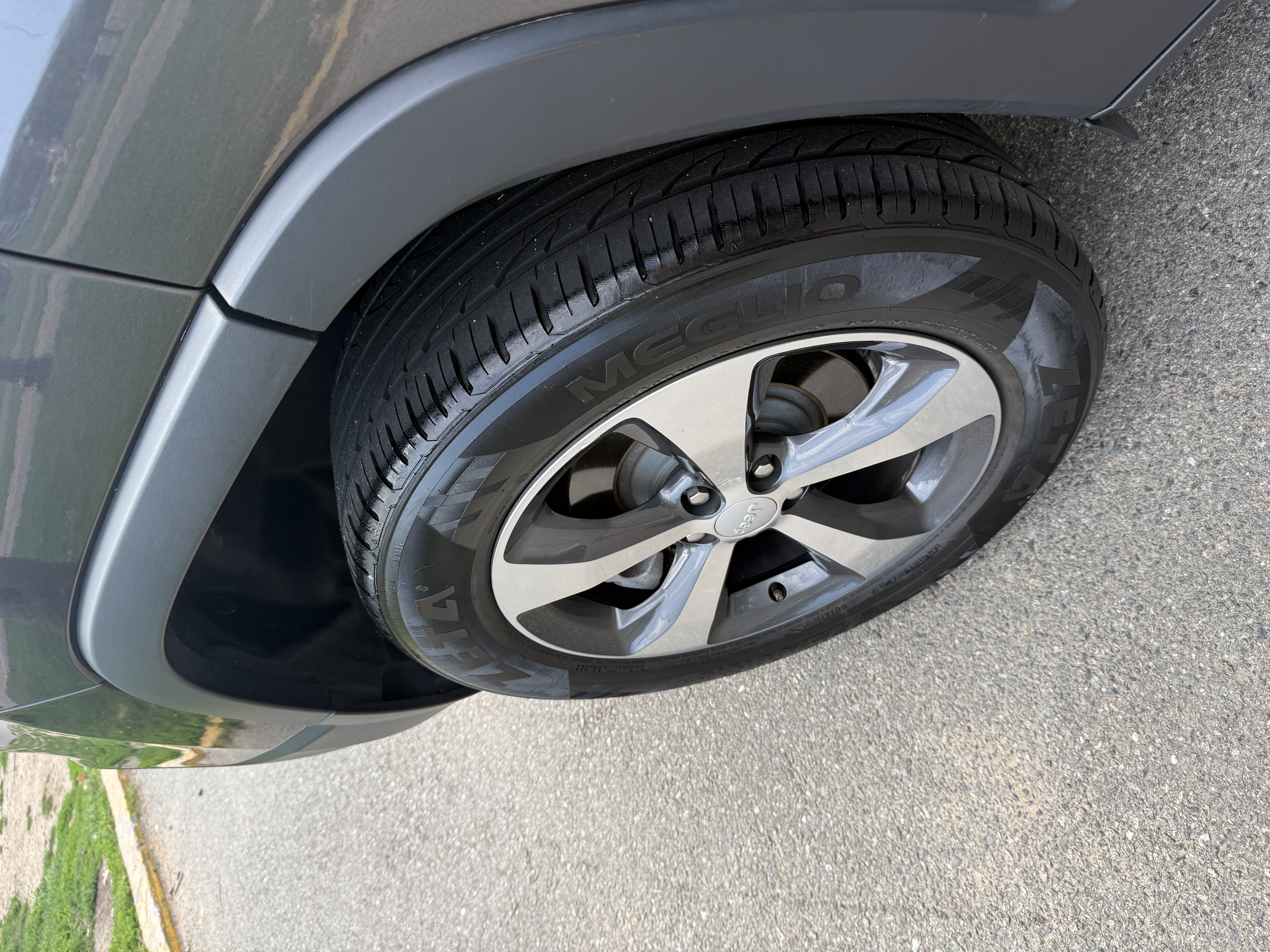 Used 2019 Jeep Cherokee Limited AWD/4WD image 10