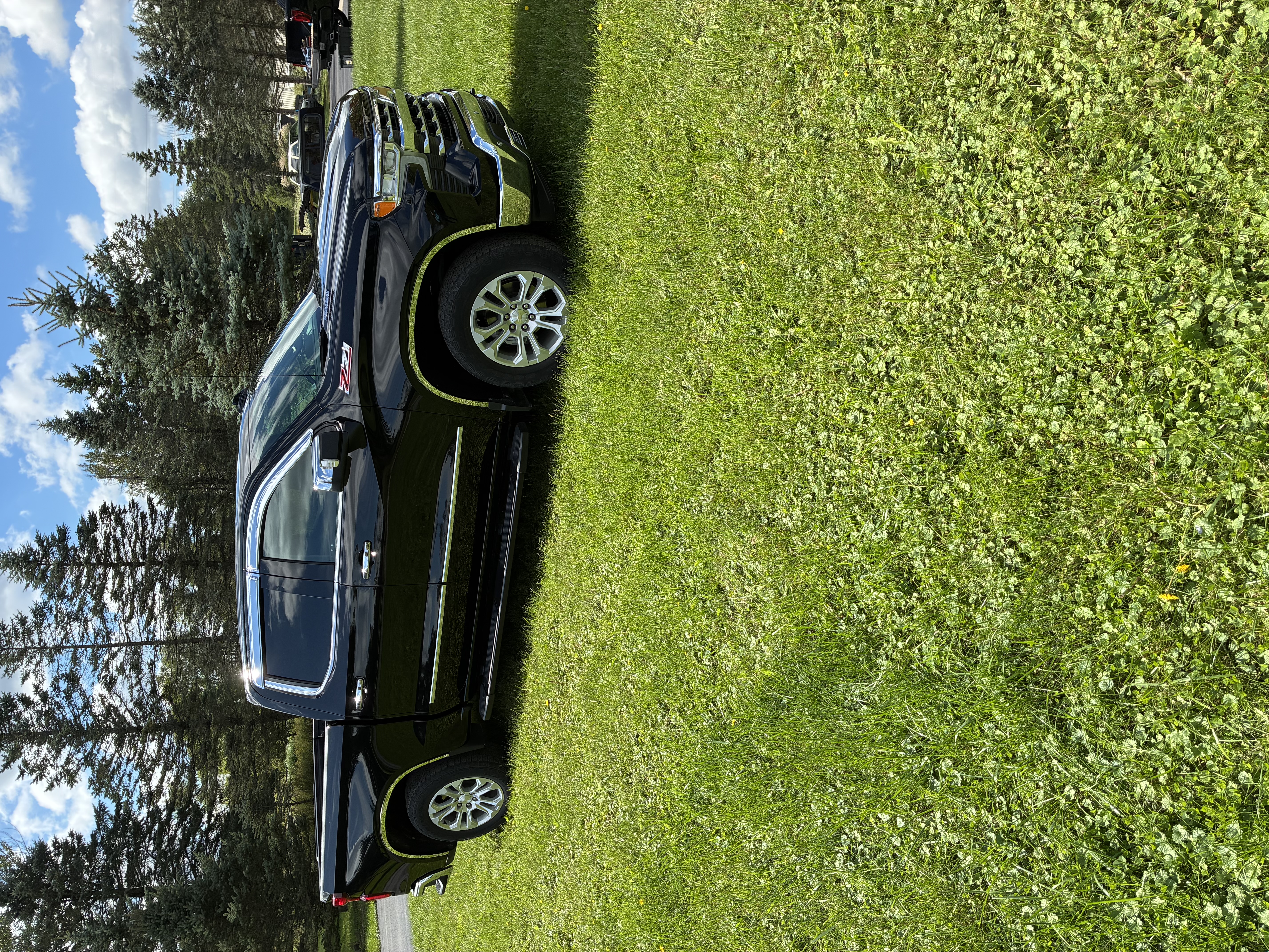Used 2023 Chevrolet Silverado 1500 LTZ AWD/4WD image 1