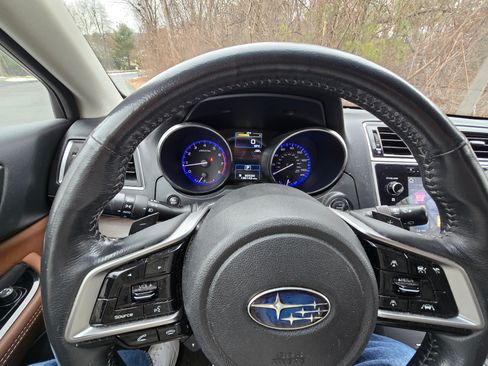 Used 2018 Subaru Outback 2.5i Touring image 5