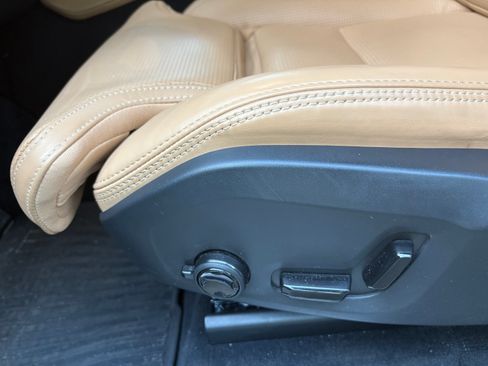 Used 2023 Volvo XC90 T8 Ultimate w/ Lounge Package image 23