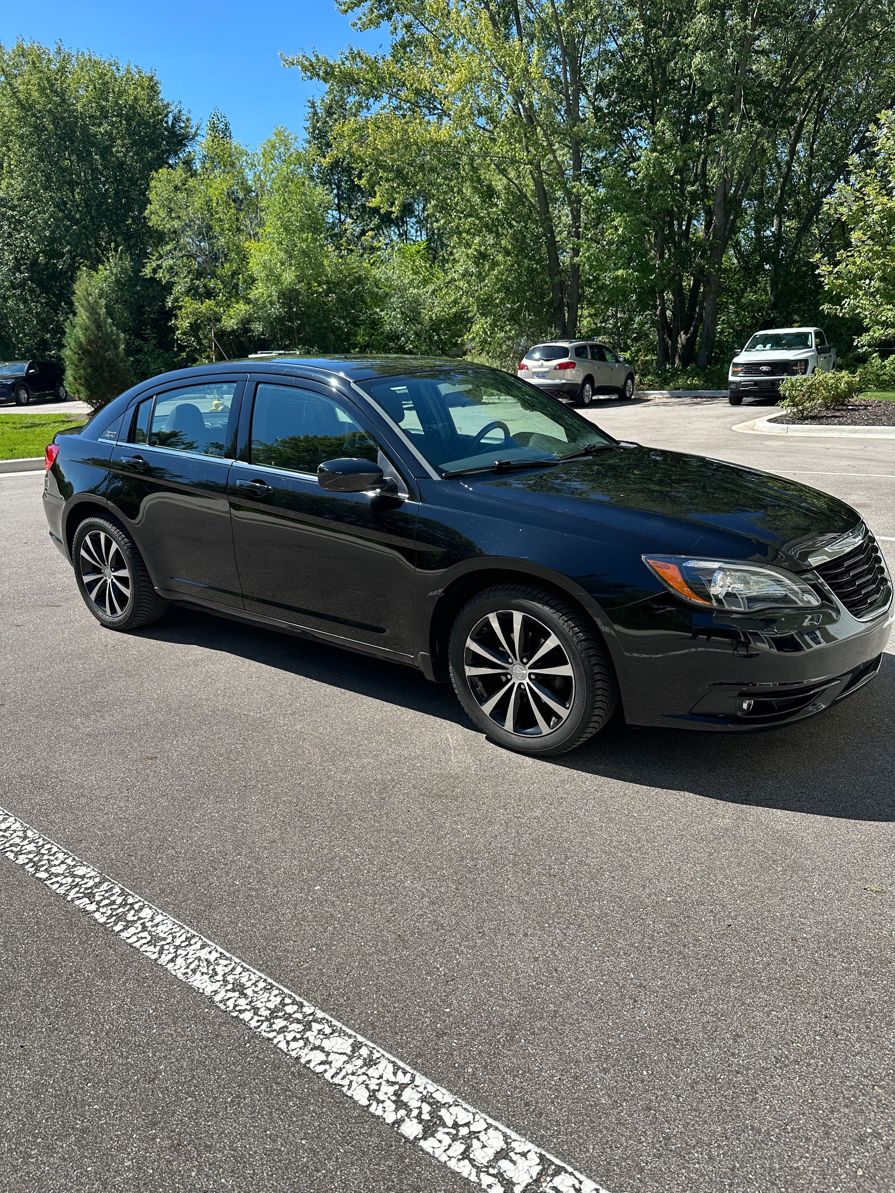 Used 2013 Chrysler 200 Touring w/ S Exterior Appearance Pkg FWD image 4