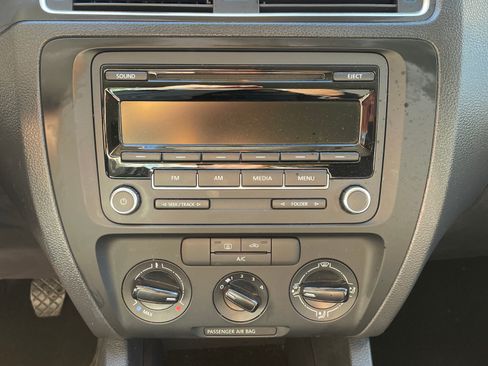 Used 2014 Volkswagen Jetta Sedan image 9