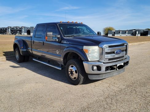 Used 2016 Ford F350 Lariat w/ Lariat Interior Package image 9