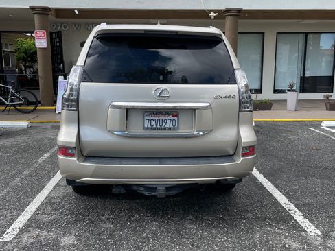 Used 2014 Lexus GX 460 w/ Premium Package image 2