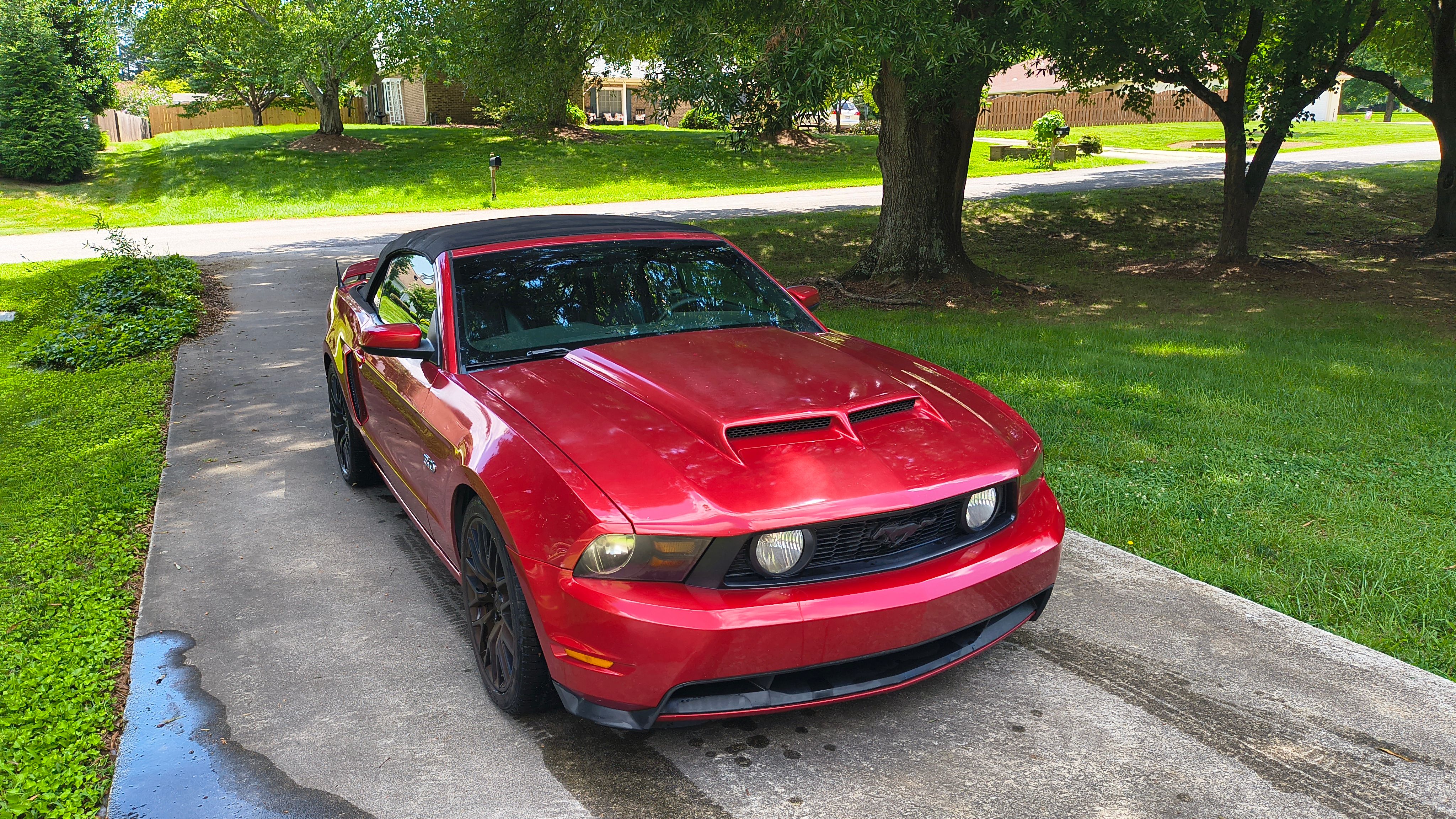 Used 2011 Ford Mustang GT Premium RWD image 9