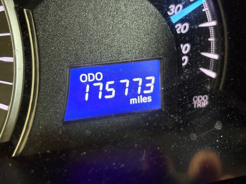 Used 2012 Toyota Camry LE FWD image 17