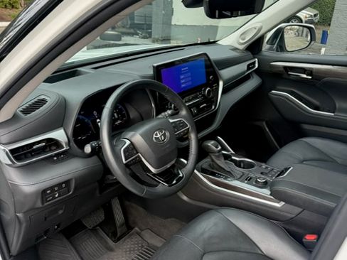 Used 2023 Toyota Highlander Platinum image 8