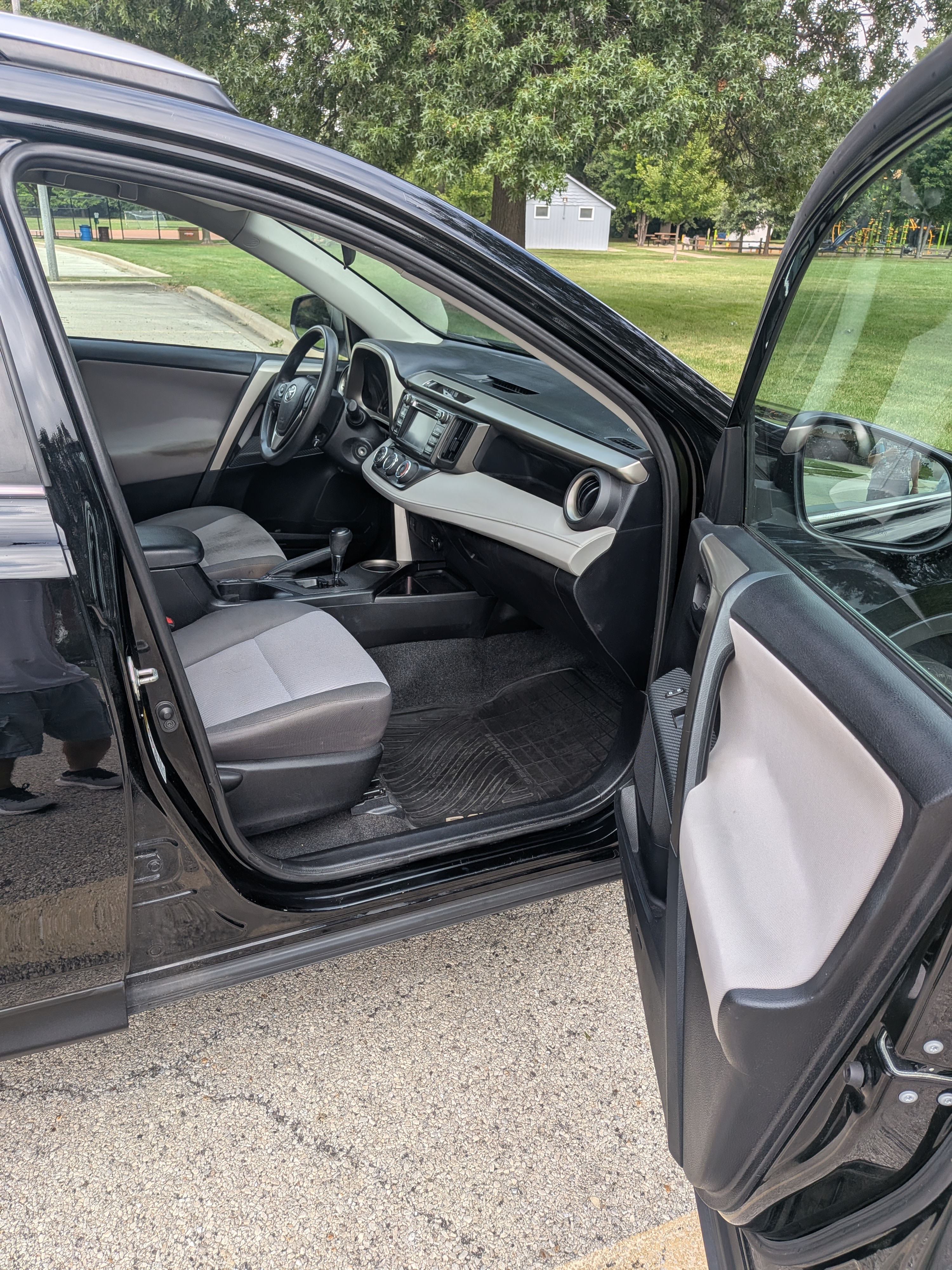 Used 2014 Toyota RAV4 LE AWD/4WD image 10