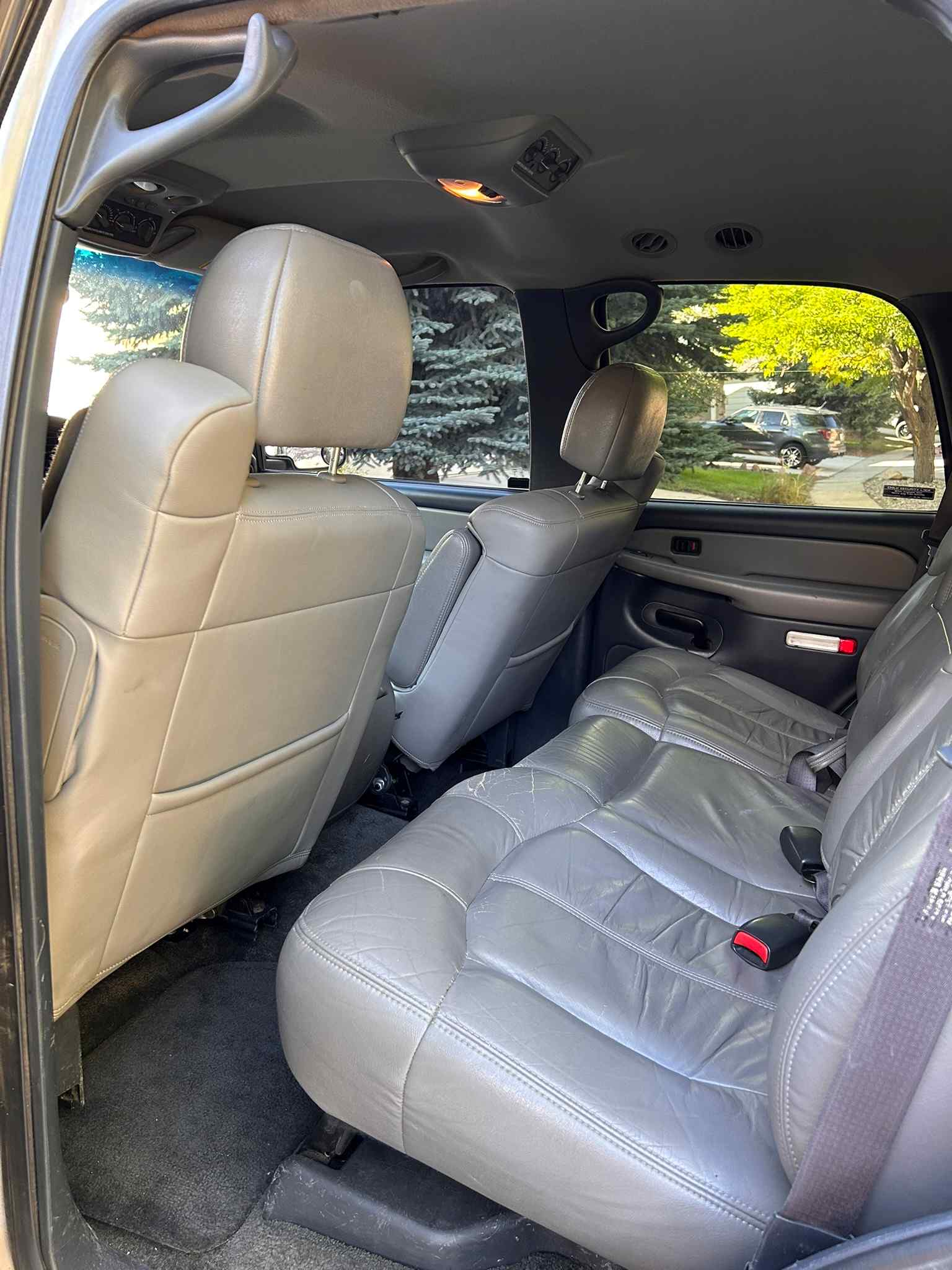 Used 2000 Chevrolet Tahoe LT w/ LT Preferred Equipment Group AWD/4WD image 8