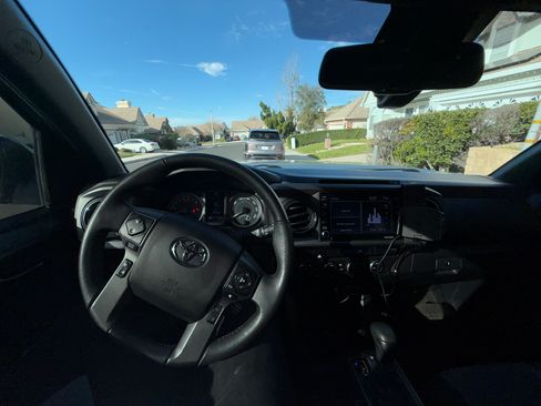 Used 2021 Toyota Tacoma TRD Off-Road w/ Technology Package image 24