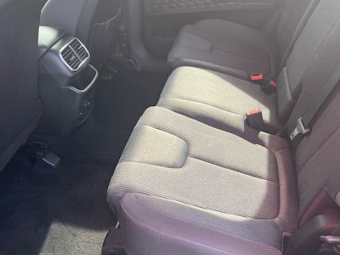 Used 2019 Hyundai Santa Fe SE image 18