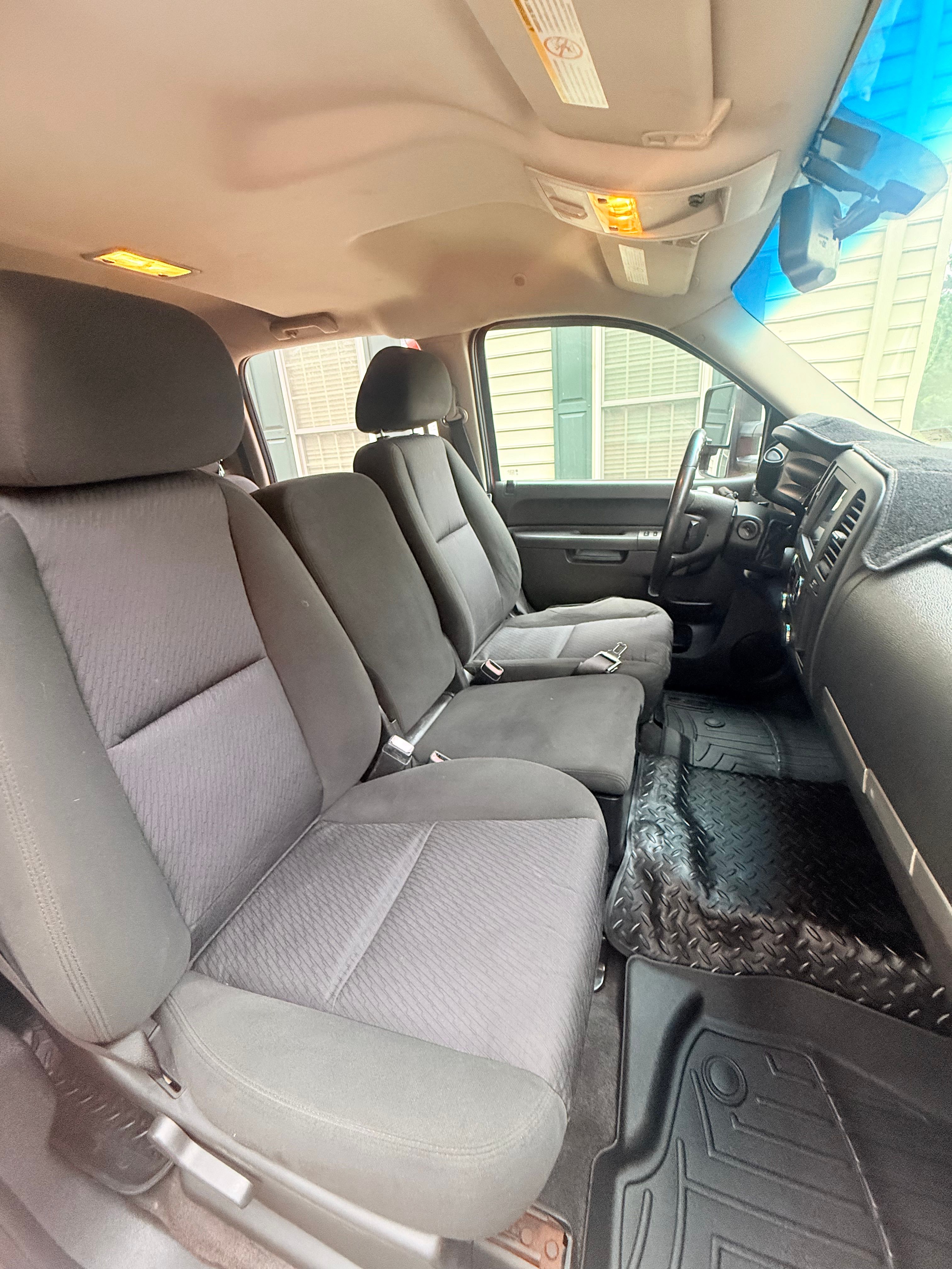 Used 2010 Chevrolet Silverado 2500 LT w/ Interior Plus Package AWD/4WD image 9