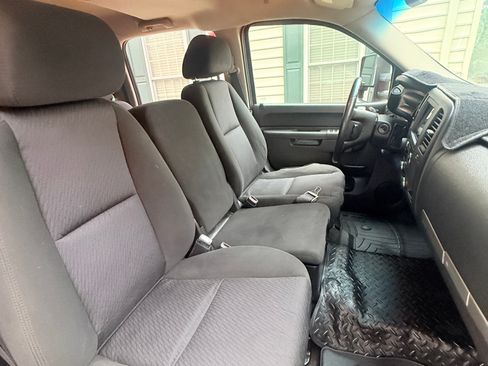 Used 2010 Chevrolet Silverado 2500 LT w/ Interior Plus Package AWD/4WD image 9