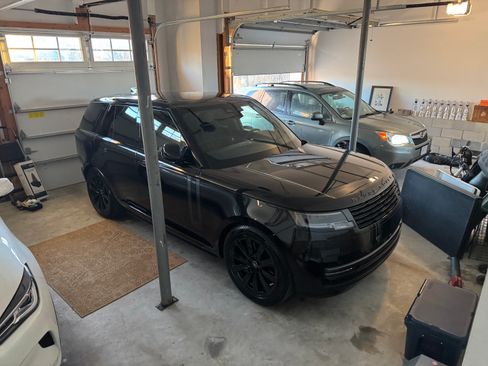 Used 2025 Land Rover Range Rover SE AWD/4WD image 4