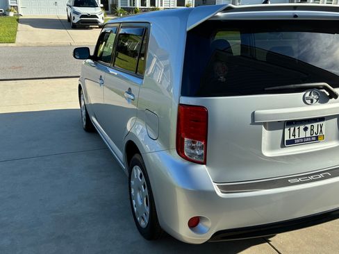 Used 2015 Scion xB FWD image 4