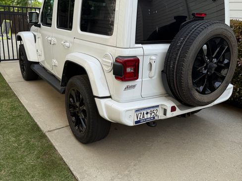 Used 2021 Jeep Wrangler Unlimited Sahara AWD/4WD image 2