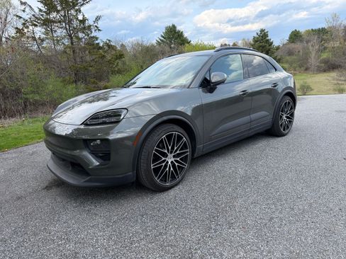 Used 2024 Porsche Macan 4 Electric AWD/4WD image 32
