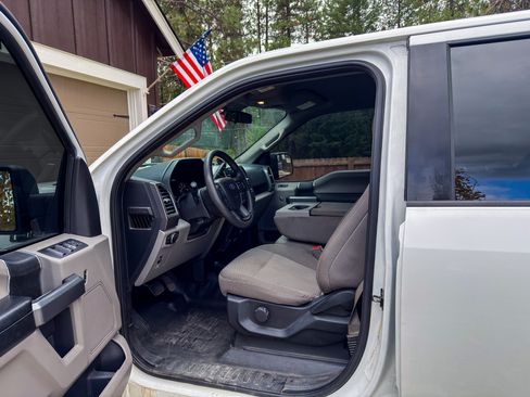 Used 2018 Ford F150 XLT w/ Trailer Tow Package image 15