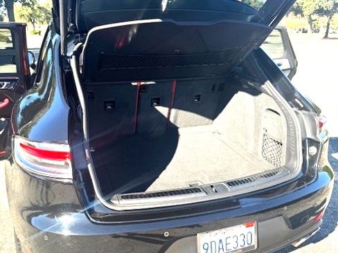 Used 2019 Porsche Macan S image 9