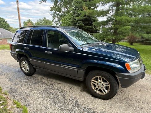 Used 2003 Jeep Grand Cherokee Laredo w/ Convenience Group AWD/4WD image 2
