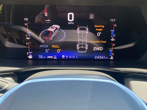 Used 2023 Chevrolet Colorado Z71 w/ Z71 Convenience Package 2 AWD/4WD image 13
