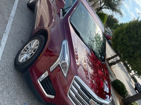 Used 2018 Cadillac XT5 FWD image 1