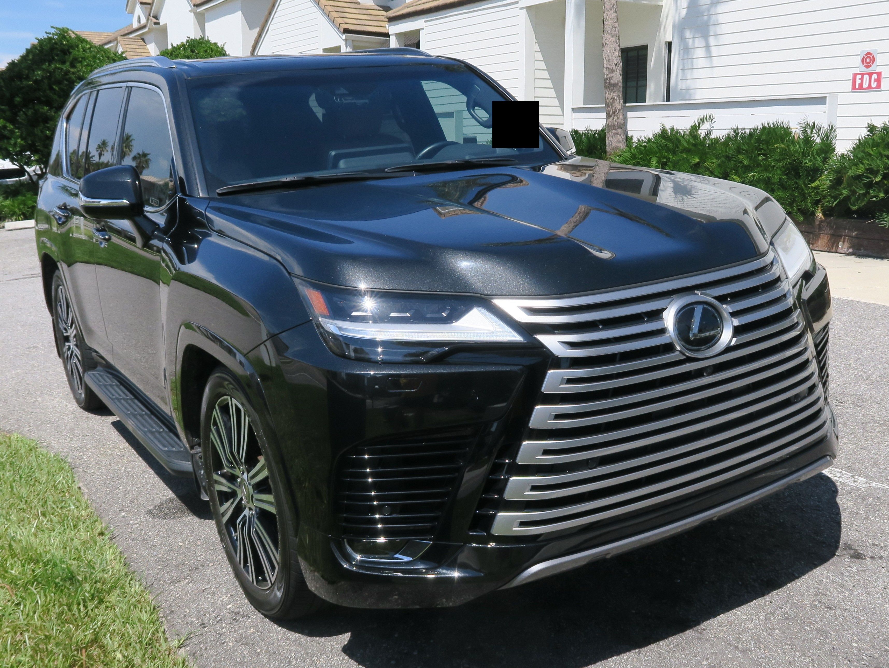 Used 2023 Lexus LX 600 4WD w/ Accessory Package (Z1) image 2