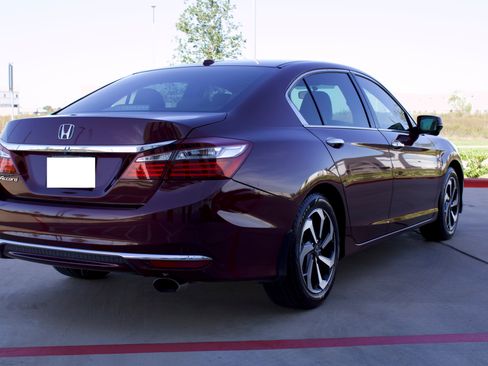 Used 2017 Honda Accord EX image 6