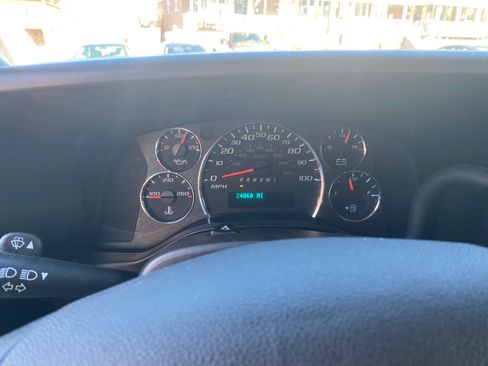 Used 2022 Chevrolet Express 2500 w/ Driver Convenience Package image 11