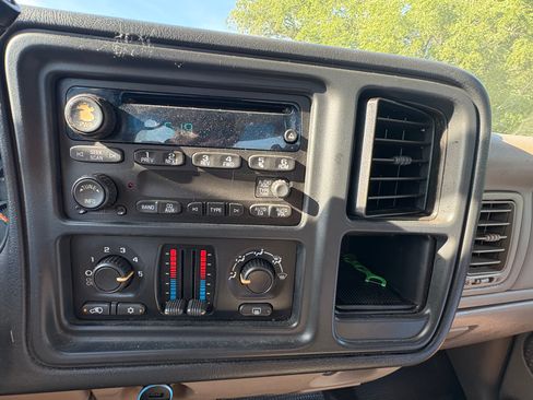 Used 2007 Chevrolet Silverado 2500 LS w/ Heavy-Duty Power Package AWD/4WD image 16