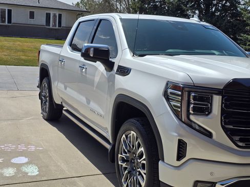 Used 2023 GMC Sierra 1500 Denali Ultimate image 11