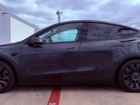 Used 2024 Tesla Model Y Performance image 8