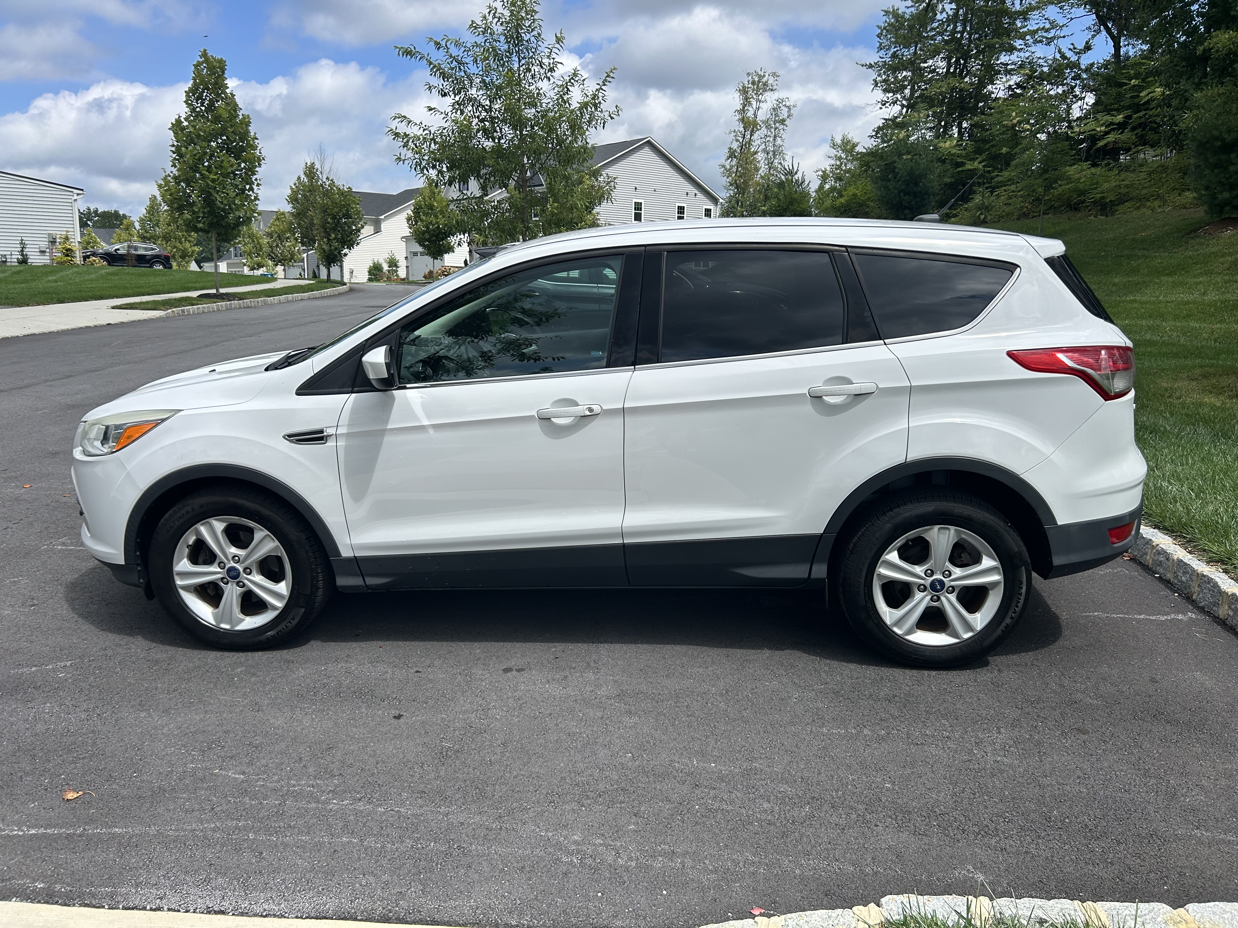 Used 2014 Ford Escape SE FWD image 1