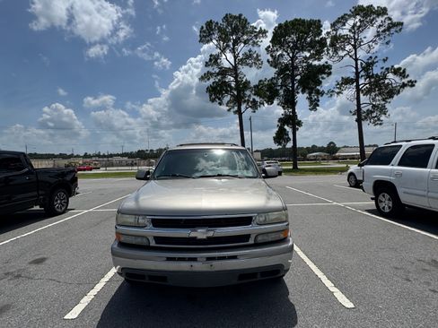 Used 2002 Chevrolet Suburban 2WD image 1
