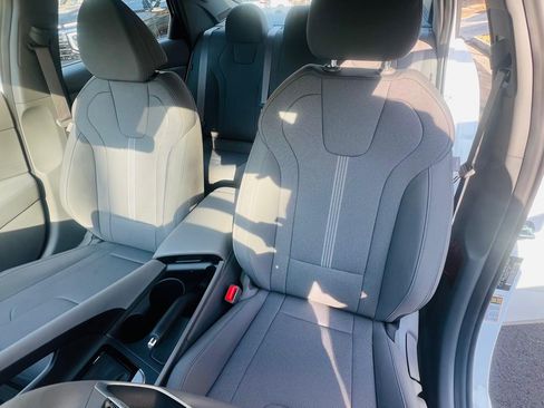 Used 2025 Hyundai Elantra SE image 14