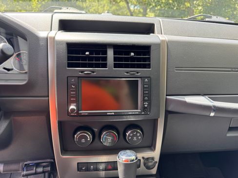 Used 2012 Jeep Liberty Sport AWD/4WD image 11