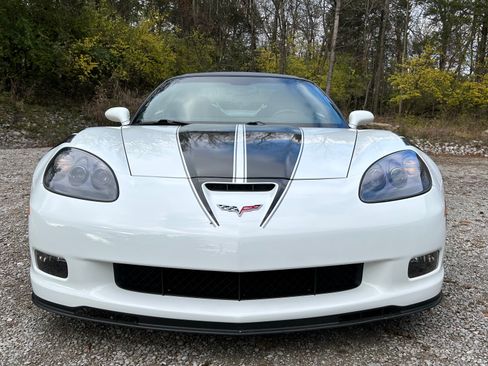 Used 2013 Chevrolet Corvette Grand Sport w/ 4LT Preferred Equipment Group image 2