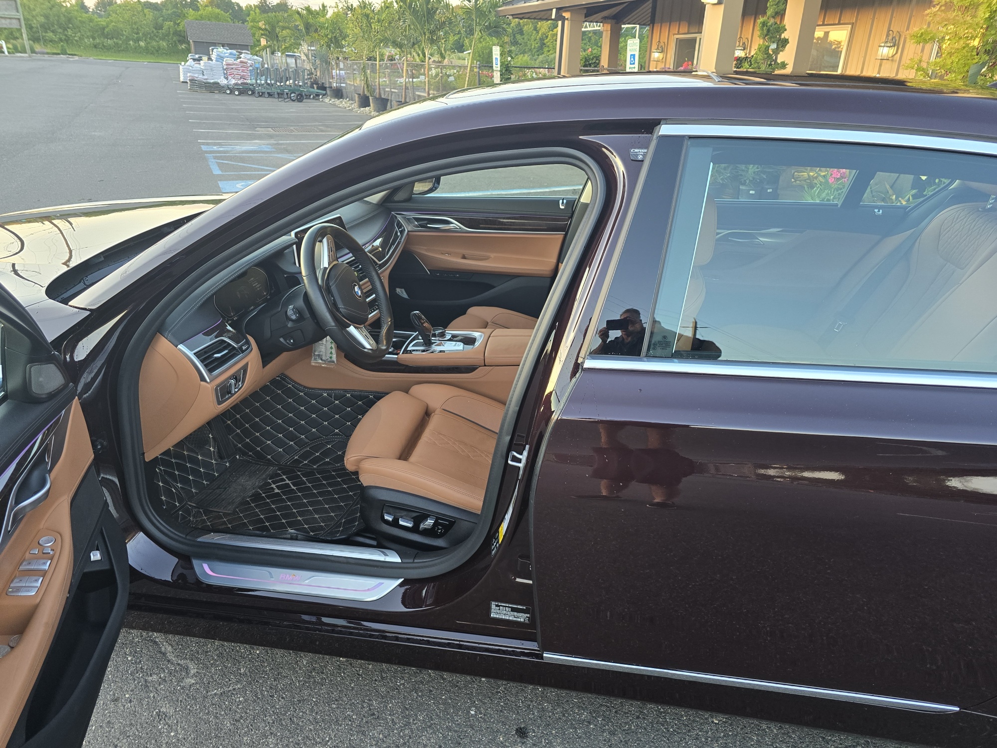 Used 2020 BMW 750i xDrive w/ Executive Package AWD/4WD image 8