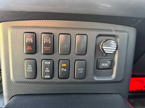 Used 2007 Toyota FJ Cruiser 2WD image 16