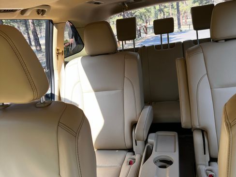 Used 2019 Toyota Highlander XLE image 16