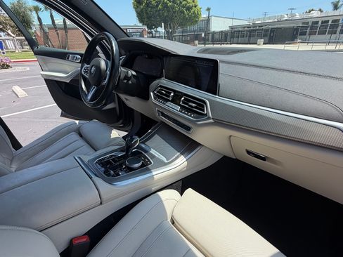 Used 2021 BMW X5 xDrive40i w/ M Sport Package AWD/4WD image 16