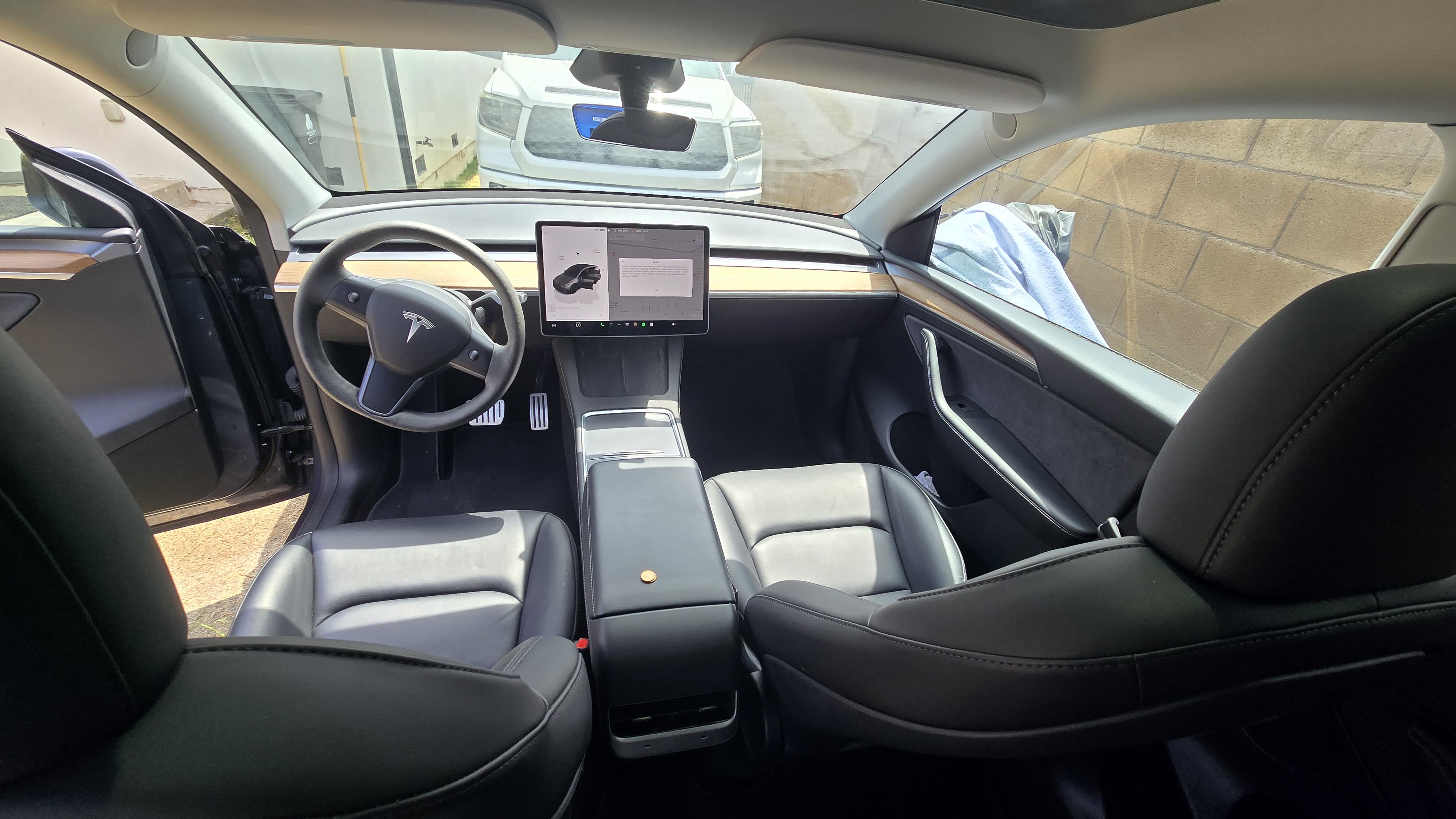 Used 2023 Tesla Model Y Performance AWD/4WD image 13