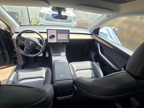 Used 2023 Tesla Model Y Performance AWD/4WD image 13