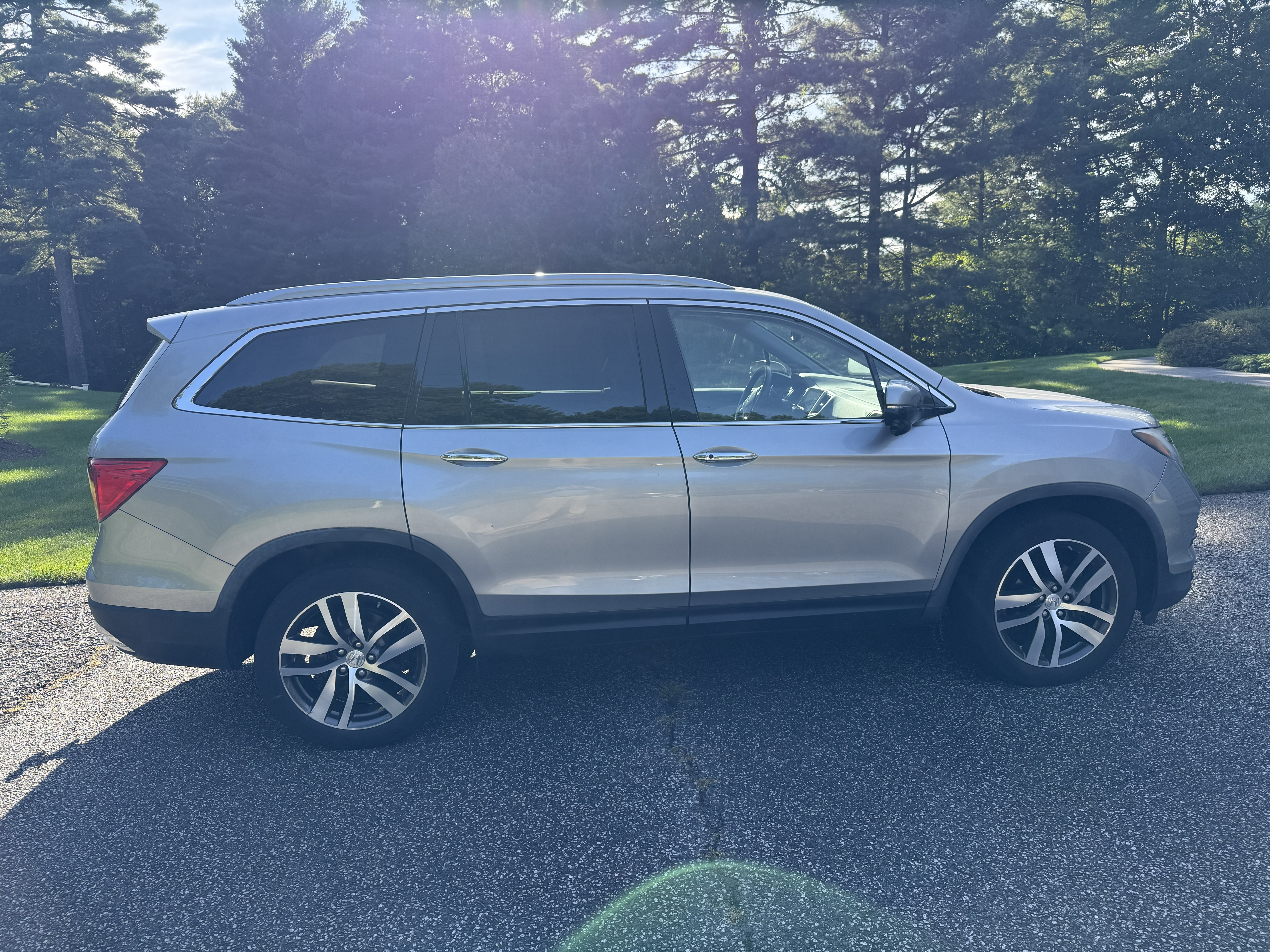 Used 2018 Honda Pilot Touring image 1