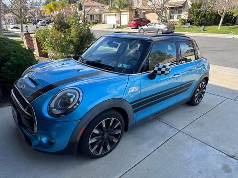 Used 2018 MINI Cooper S image 1