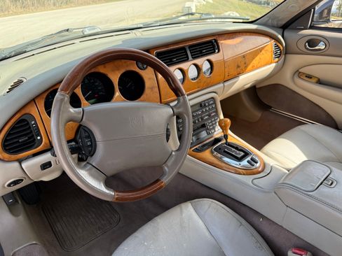 Used 2001 Jaguar XK8 Convertible image 15