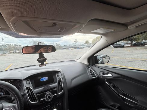 Used 2018 Ford Focus Titanium image 9