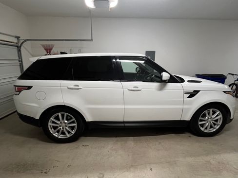 Used 2017 Land Rover Range Rover Sport SE AWD/4WD image 8